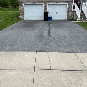 lawn care services by Serrano Brothers Handyman LLC reviewed on October 10, 2024