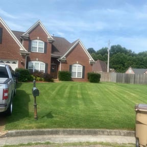 residential landscaping by Tee&#039;s OCD reviewed on May 18, 2025