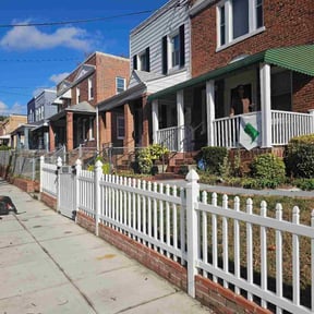 Leaf Removal by Year Round Landscape reviewed on August 15, 2024