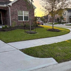lawn maintenance by Edward's Lawn Care reviewed on August 17, 2025