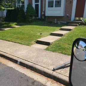 grass maintenance by Billy Stone reviewed on October 17, 2024