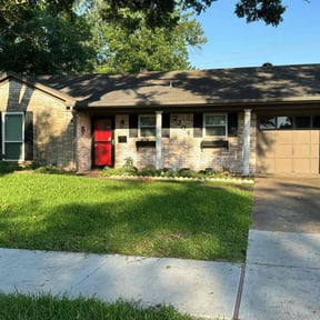 yard care by Three Pillar's Landscaping reviewed on August 18, 2025