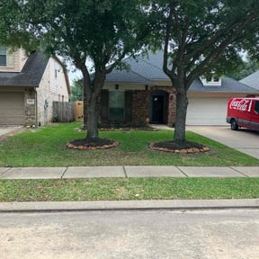 yard service by Gio Landscaping reviewed on August 18, 2025