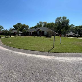 lawn care services by Green Earth Lawn and snow LLC reviewed on May 19, 2024