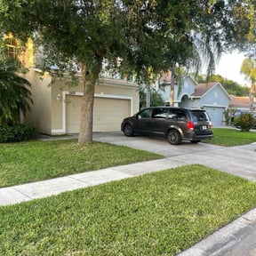 landscape maintenance by Hampton's Landscaping LLC reviewed on August 19, 2025