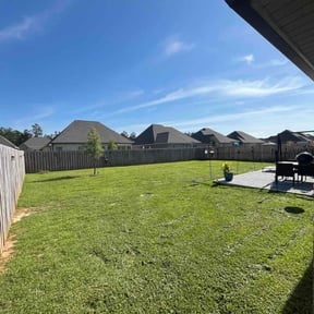 yard care by B and M Murillo Gardening Service reviewed on August 20, 2025