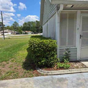 Bush Trimming by Grassworks reviewed on April 23, 2026