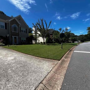 lawn maintenance by King-pierce lawn care reviewed on August 18, 2025