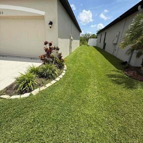 yard service by Skivers quality Lawncare LLC reviewed on August 20, 2025