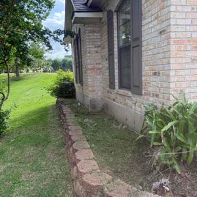 Flower Bed Weeding by No Mow Worries!!! reviewed on May 8, 2026