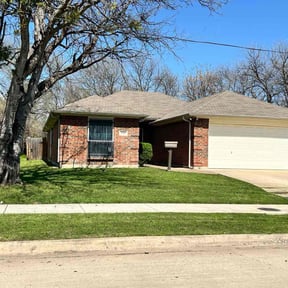 residential landscaping by Goetz Lawn Care reviewed on August 16, 2025