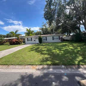 yard maintenance by Clutch lawn service inc reviewed on November 27, 2025