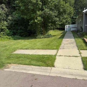 grass maintenance by B&SS reviewed on August 18, 2025