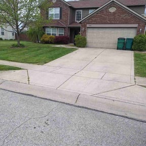 grass maintenance by Landscaping Gomez reviewed on May 30, 2025