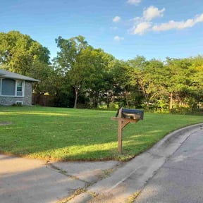 yard service by Cutz & Edgez On-Call LLC reviewed on August 20, 2025