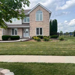 Flower Bed Weeding by Gravity Landscaping reviewed on June 17, 2026