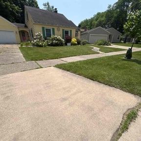 lawn maintenance by R.Taylor Lawncare reviewed on May 24, 2025