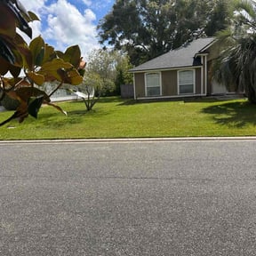 yard maintenance by Freedom works united reviewed on November 18, 2025