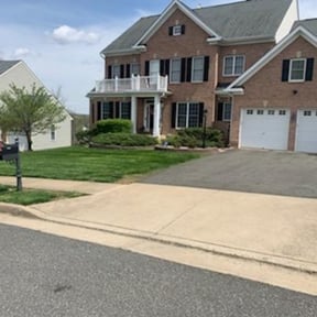 lawn service by Pensacola Lawn & Garden reviewed on October 16, 2023