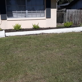 Flower Bed Weeding by Gomez landscaping reviewed on August 18, 2025