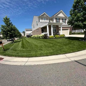 lawn maintenance by HI-POWER LLC reviewed on August 15, 2025