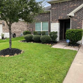 Flower Bed Weeding by Fosters lawn and aeration LLC reviewed on August 19, 2025
