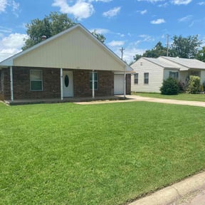 yard maintenance by MowBetter reviewed on August 21, 2025