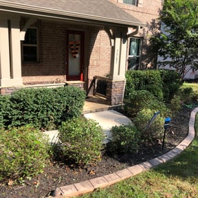 Bush Trimming by Jones Lawn Care reviewed on August 17, 2025