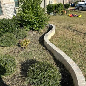 Flower Bed Weeding by Enrique&#039;s Lawn maintenance reviewed on November 22, 2025