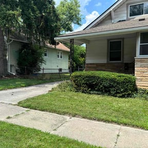 Bush Trimming by Ez landscaping reviewed on August 15, 2025