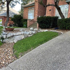 residential landscaping by CRUISING30_30 reviewed on August 16, 2025