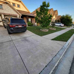 gardening service by Maple Leaf Landscaping LLC reviewed on August 15, 2025