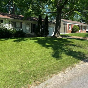 landscaping by Chuyin's Lawn Care LLC reviewed on August 20, 2025