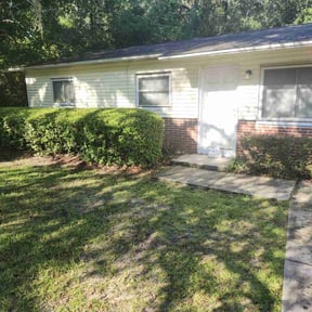 Bush Trimming by lawn care reviewed on August 18, 2025