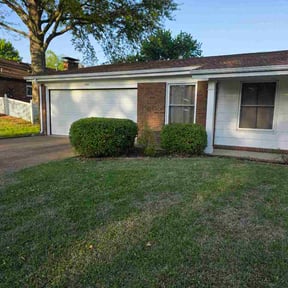 Bush Trimming by Ramirez landscaping reviewed on April 22, 2026