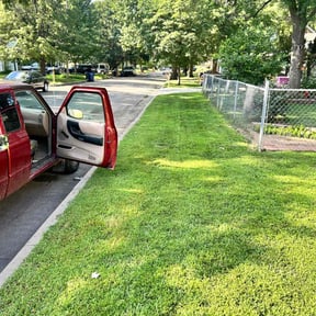 lawn care services by Thatsmydadlawncarellc reviewed on February 27, 2024