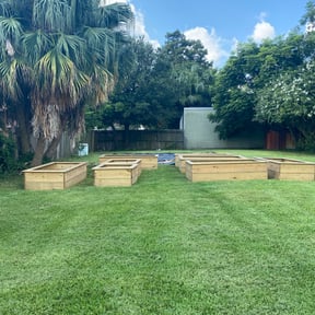 Bush Trimming by Style Loft Lawn Care reviewed on August 15, 2025