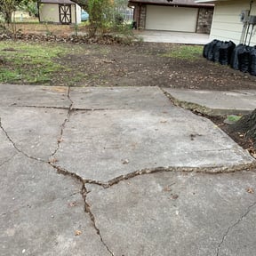 Leaf Removal by Lot Legends LLC reviewed on September 29, 2025