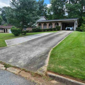 turf care by AMAZING GRAZERS reviewed on August 19, 2025