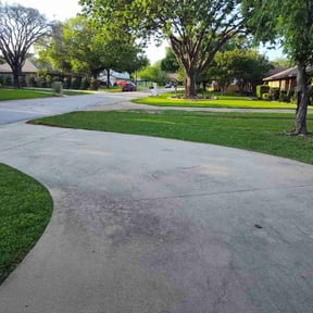 yard service by Barrett landscape management reviewed on October 21, 2025