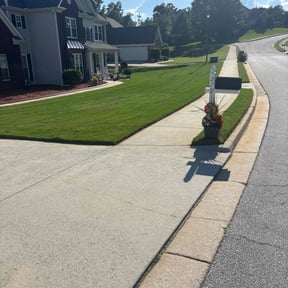 landscape maintenance by Transit LLC reviewed on August 20, 2025