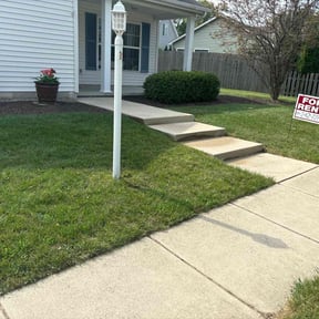 yard maintenance by Mauler Mowing LLC reviewed on August 21, 2025