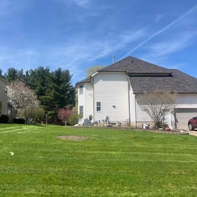 yard maintenance by Jay Jay & W Landscaping, LLC reviewed on August 19, 2025