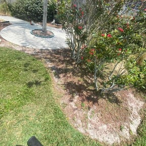Flower Bed Weeding by Fresh Cut Lawn Care & Property Services, LLC reviewed on August 21, 2025