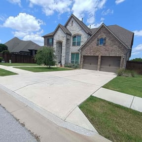 lawn care services by Phil Lemons reviewed on August 19, 2025