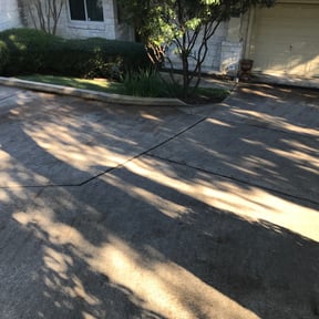 Leaf Removal by CGZ Landscaping reviewed on August 18, 2025