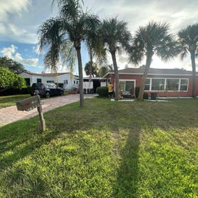 Bush Trimming by Elite Landscaping reviewed on August 21, 2025