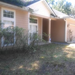 Bush Trimming by Byers Lawn reviewed on August 20, 2025