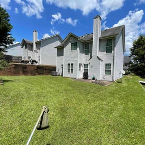 landscaping services by Green Paws lawn Care LLC reviewed on August 17, 2025