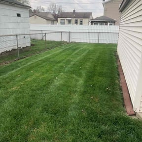 residential landscaping by amazing r&r landscaping reviewed on August 15, 2025